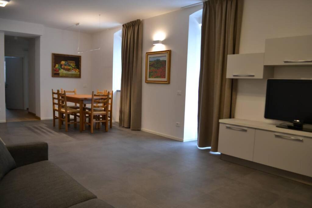 Appartamento Casa Alpi Malè Eksteriør bilde